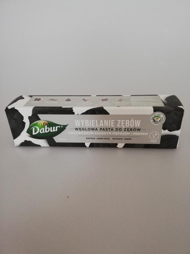 Pasta do zębów Dabur Herbal Charcoal wybielająca
