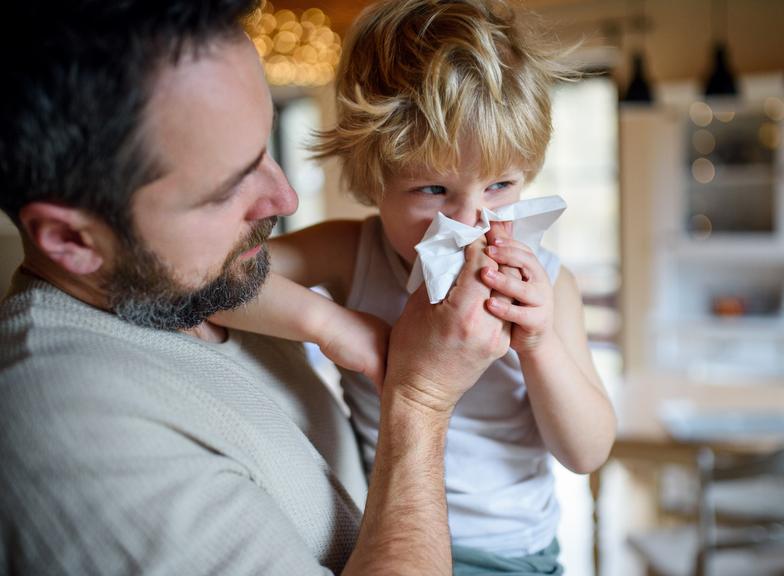 Jak szybko wyleczyć przeziębienie u dziecka? Naturalne i domowe sposoby