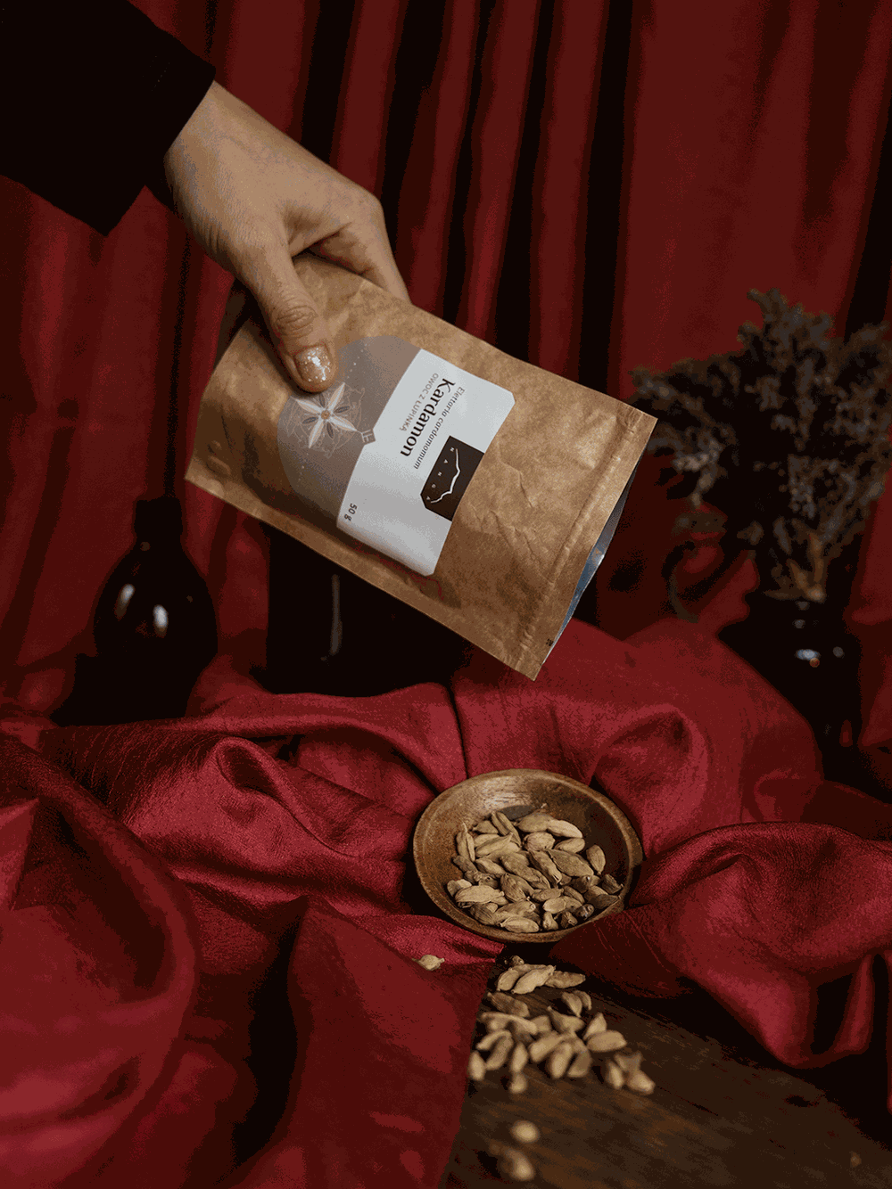 Kardamon nasiona z łupinką