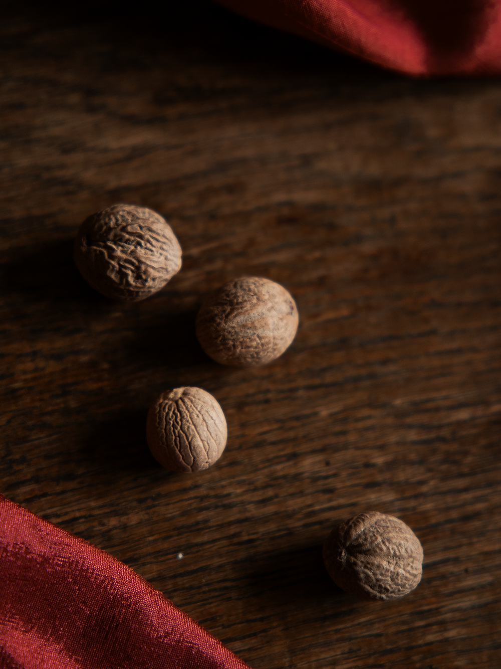 Gałka muszkatołowa - całe nasiona